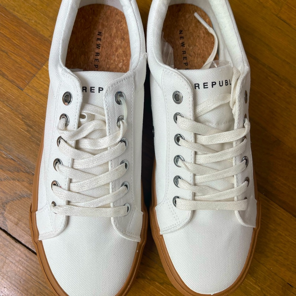 Mens Canvas Sneakers 81/2 | Off White | NWOT